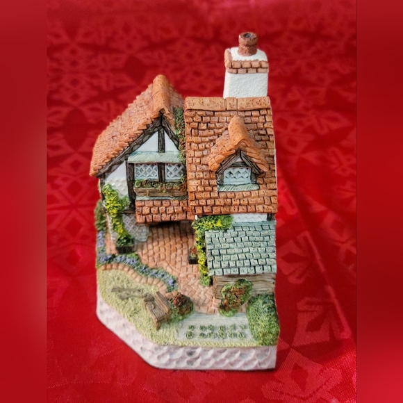 Gardener's Cottage by David Winter, No Box. - Picture 5 of 8